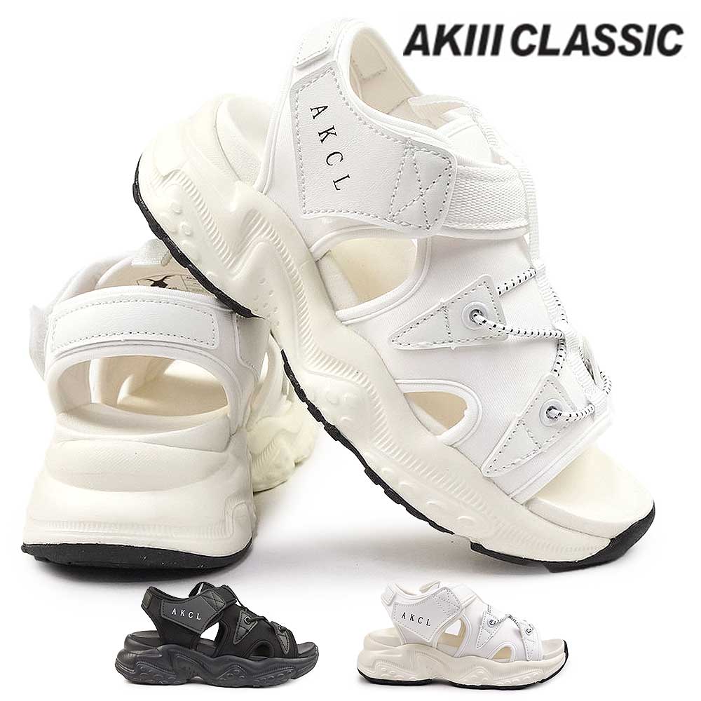 アキクラシックのジュニアサンダルの日本限定モデル。ホールド感を高めるためバンジータイプのシューレースを使用し解けない仕様で着脱も容易でしっかりとホールド。クッション性に優れたEVAフットベットで軽量な