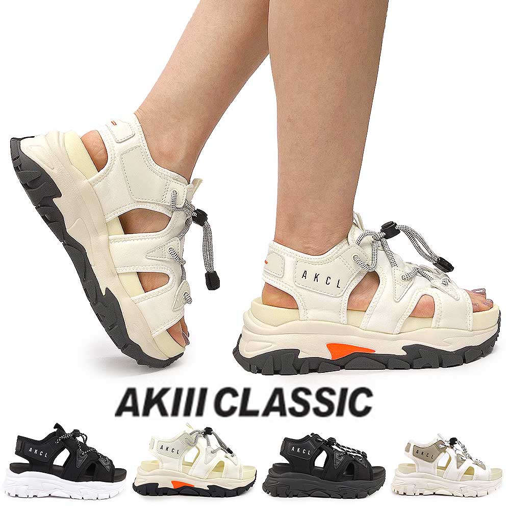 アキクラシック日本限定Newモデルがリリース。ホールド感を高めるためアッパーのパーツにシューレースを通しシューロックパーツの搭載により着脱も容易でしっかりとホールド。クッション性に優れたEVAフットベ