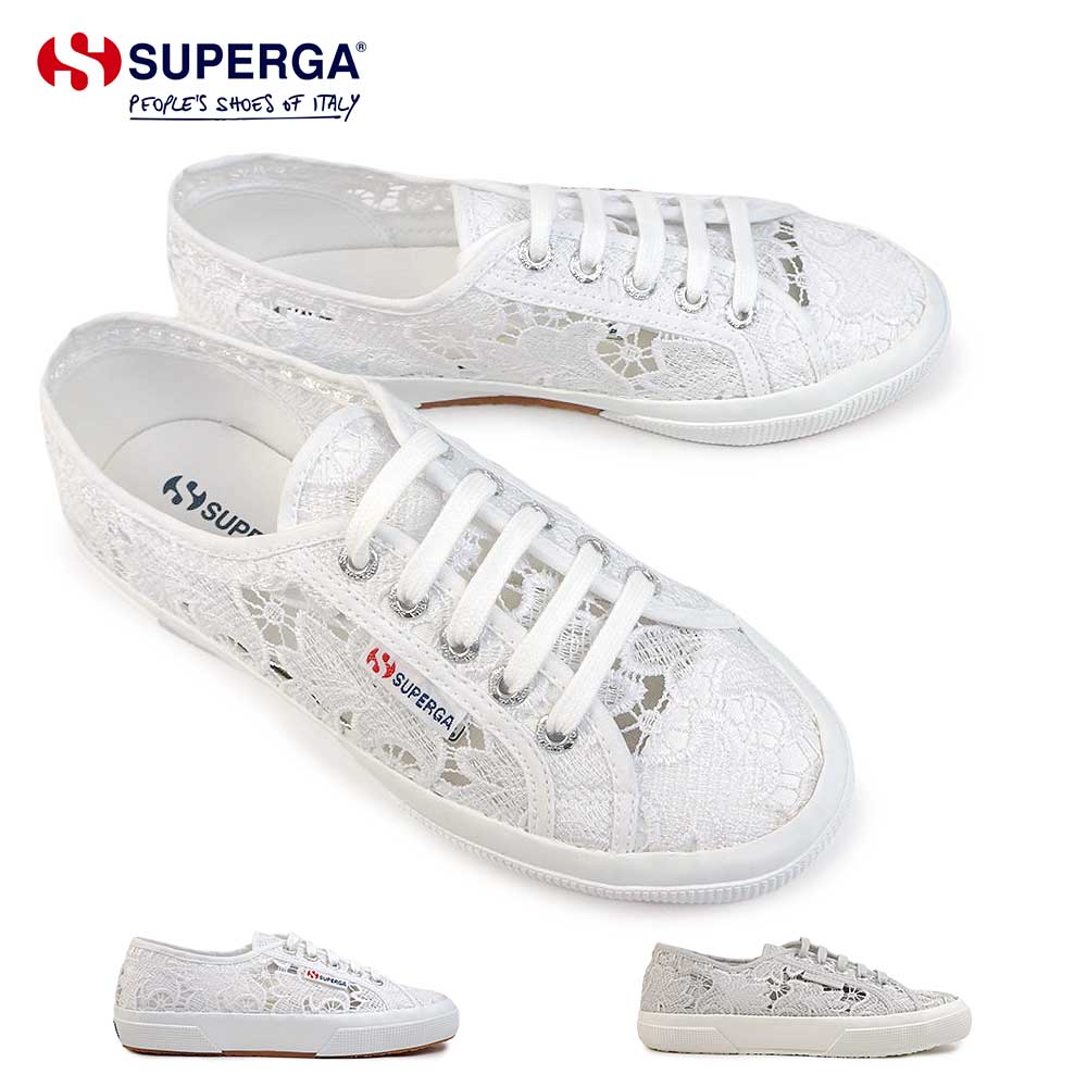 スポーティーなシルエットにフェミニンな魅力をプラスしたSUPERGA 2750。2750のエレガントなデザインと相性が良く、より上品にマクラメのレースで仕上げた1足。透け感があるので、靴下と合わせたコ